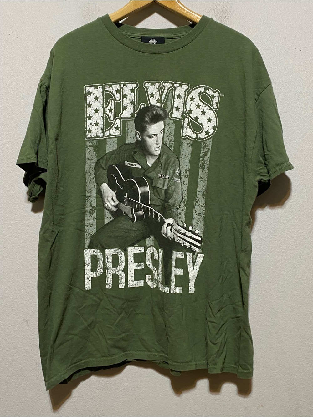 Graceland T-Shirt Green Elvis Presley Guitar Flag U.S. Army Men’s Size XL